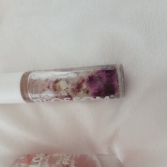 "Blossom" All Natural Face Oil & 2 lip Gloss Infused w/ Real Flowers - Picture 2 of 7